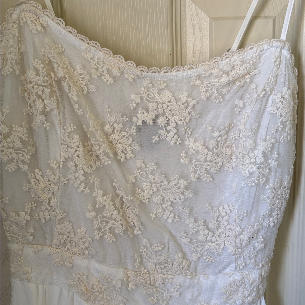 Kendall & Kylie Cream Lace Romper - Picture 6 of 7